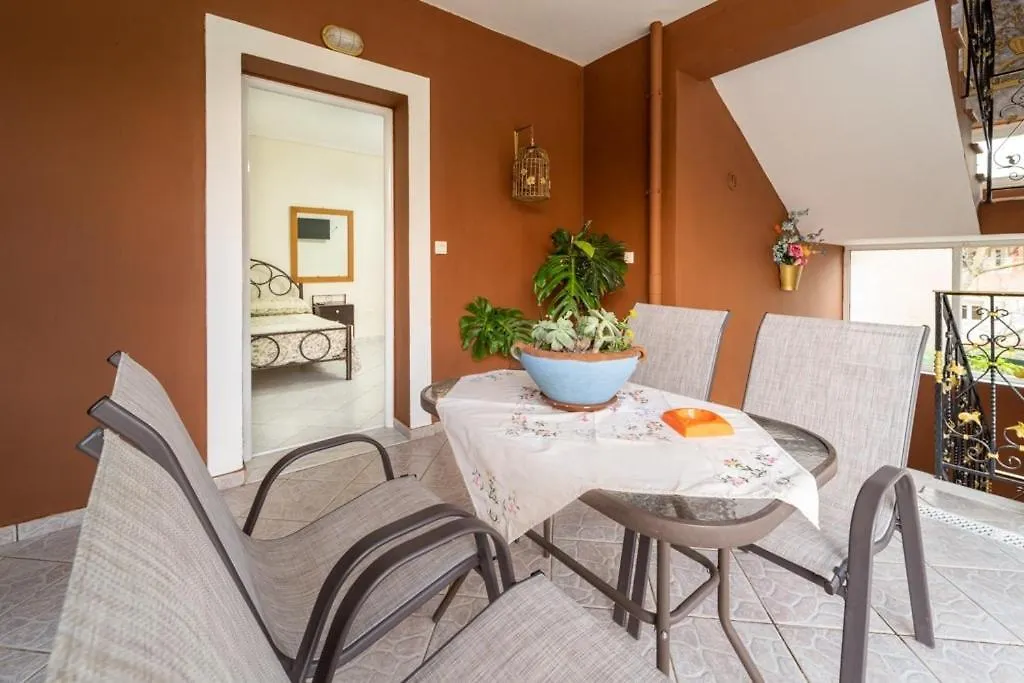 Liberis Studios Razata Apartment